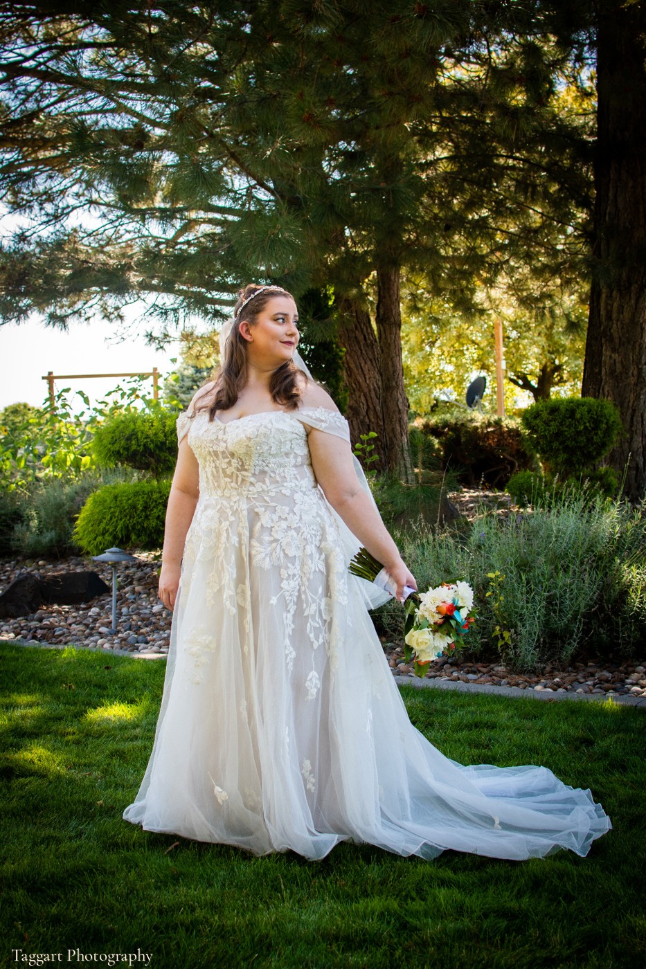 Real wedding at Stone Ridge Estates featured in Romance with a Little Edge: Real Wedding Details at Stone Ridge